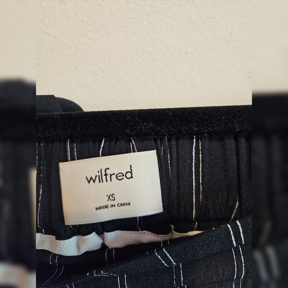 Wilfred Pin Stripe Short - Picture 4 of 7